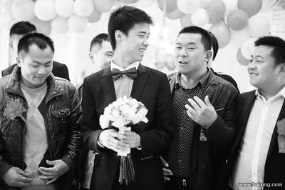 专业摄影服务：六年经验，专注婚纱摄影、婚礼跟拍与商业活动