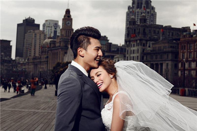 上海外滩拍婚纱照好看吗 外滩拍婚纱照价格多少合算